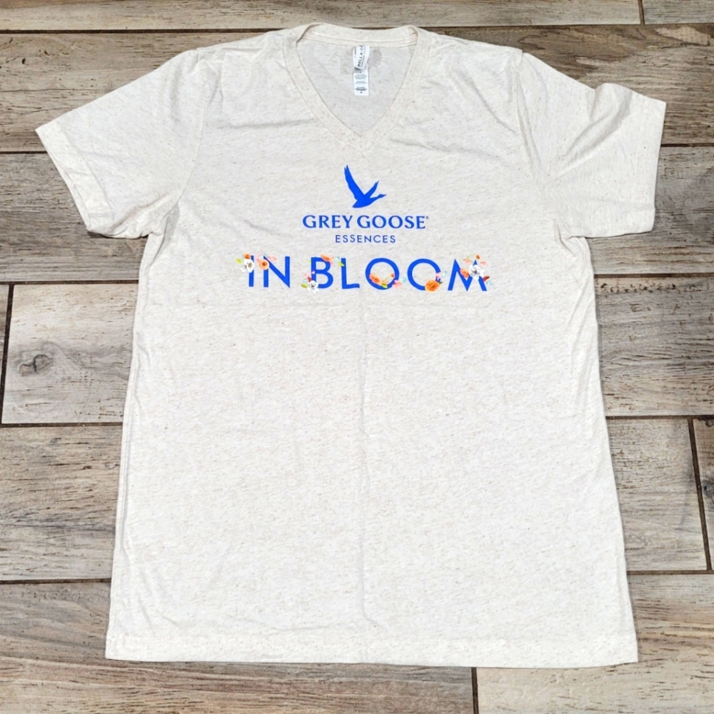 Grey Goose Essences Womens  Med t shirt